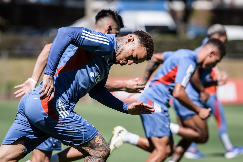 Rafael Bilu em treino do Cruzeiro — Foto: Gustavo Aleixo/Cruzeiro