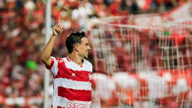 Labandeira comemora gol do CRB contra o Paysandu