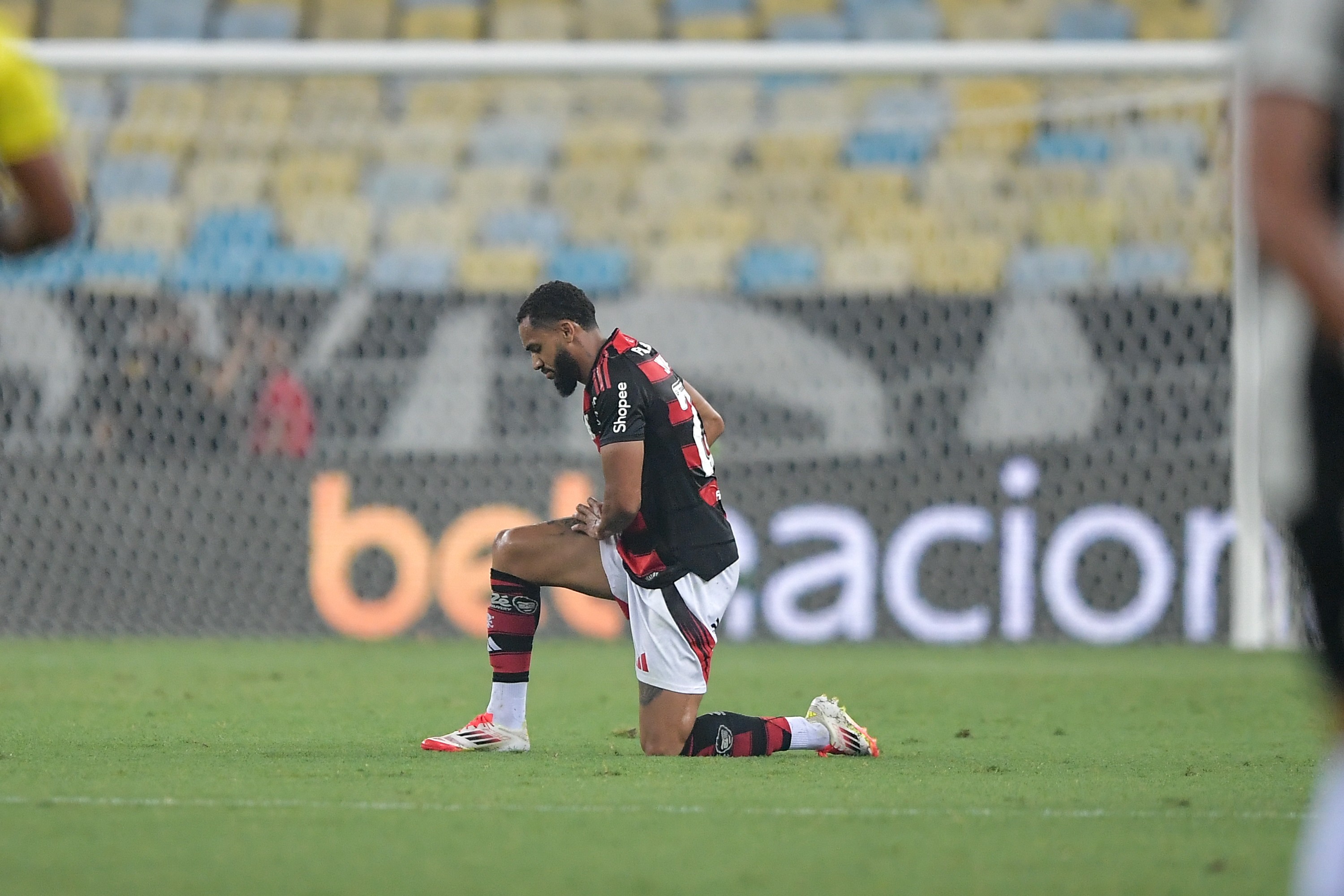 Exame de Juninho não indica lesão, Flamengo busca recuperar atacante e Ayrton Lucas.