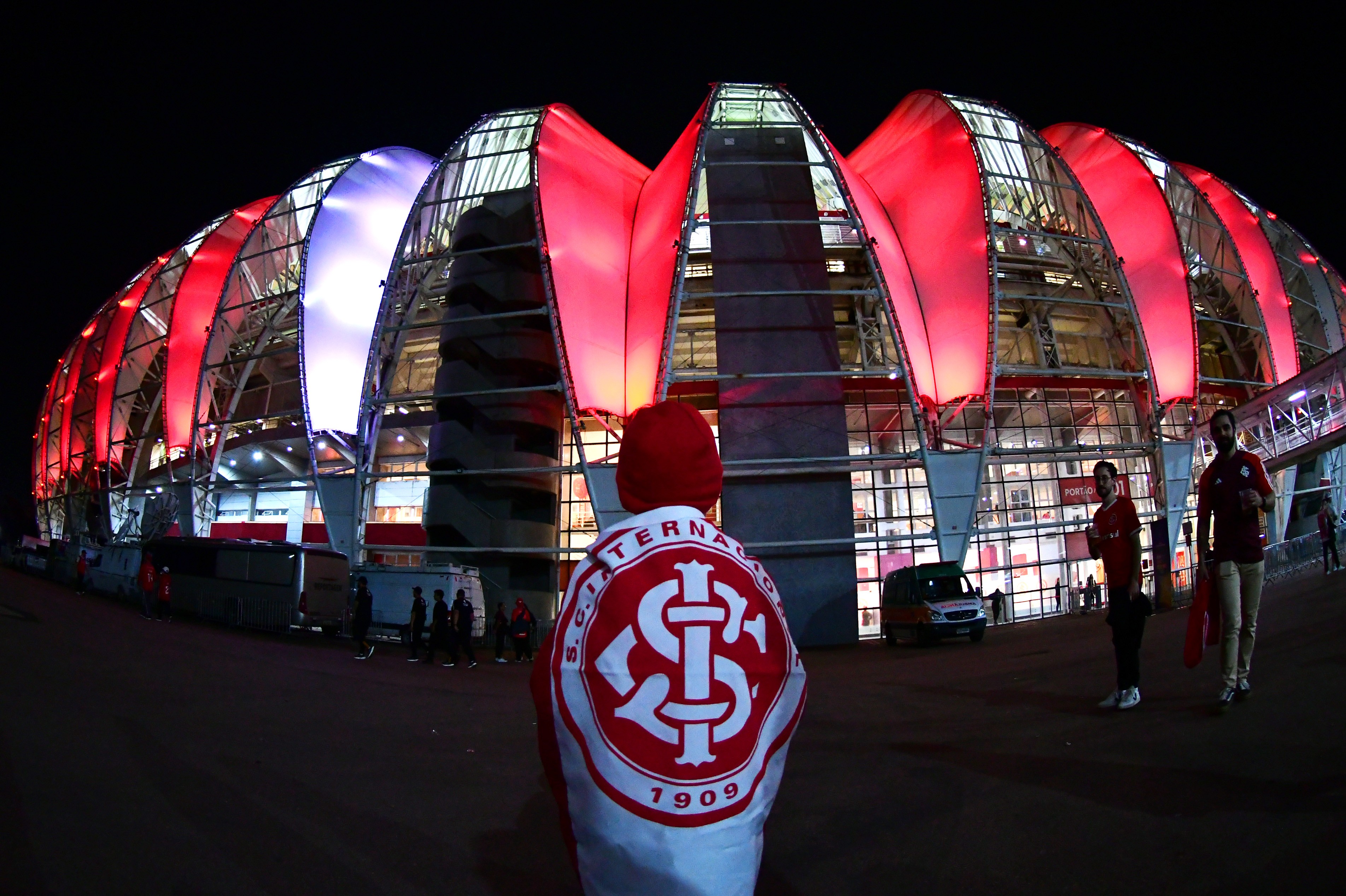 Inter x Cuiabá: onde assistir ao vivo, horário e escalações 