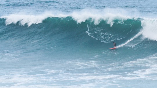 Surfistas encaram ondas de quatro metros no Leblon; veja - Foto: (Frederico Rigor / rigorimagens)