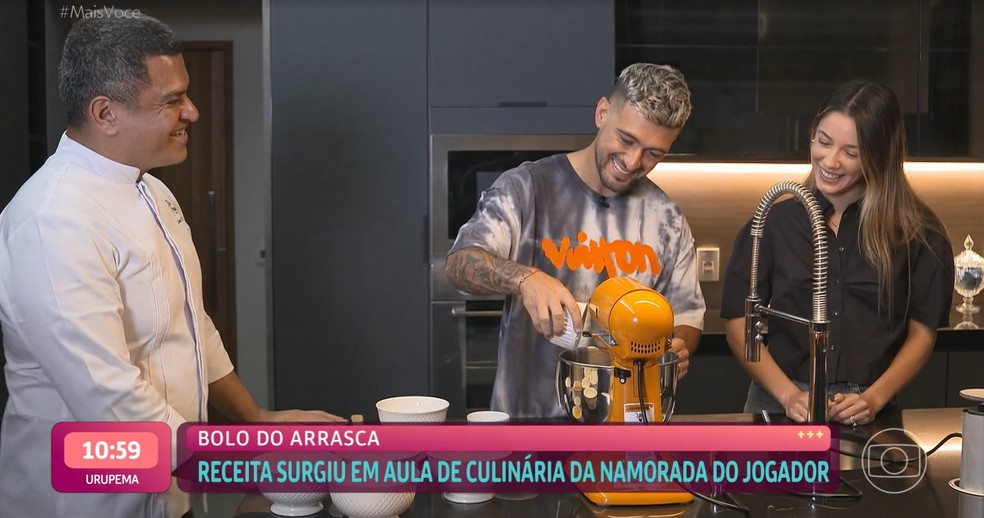 Arrascaeta, do Flamengo, apresenta o "Bolo do Arrasca" ao "Mais Voc&ecirc;" &mdash; Foto: Reprodu&ccedil;&atilde;o