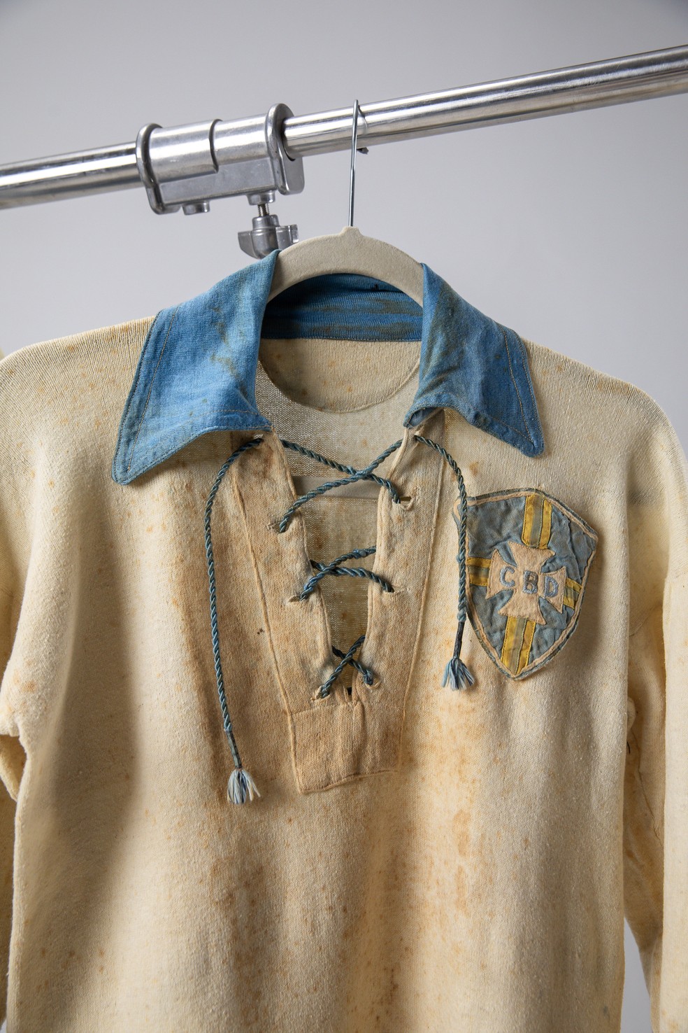Camisa da seleção brasileira de 1919/22 — Foto: Diro Blasco