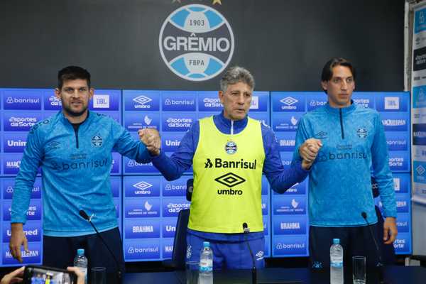 Grêmio segue invicto no Brasileirão com aproveitamento de 83% após foto simbólica.