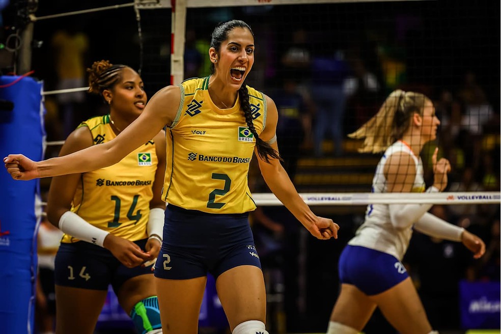 Diana em ação pela seleção brasileira na VNL — Foto: Divulgação/VNL