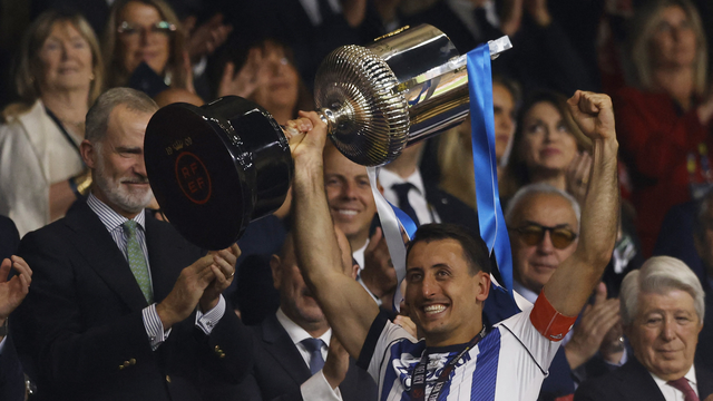 Oyarzabal, da Real Sociedad, levanta a Copa do Rei