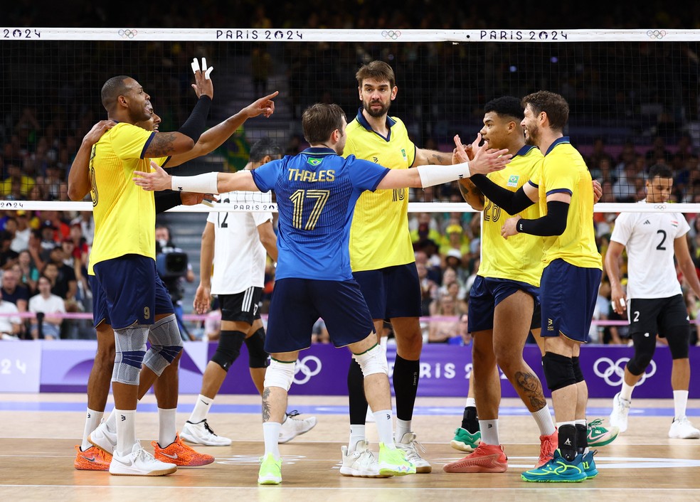 Bruninho e demais jogadores do Brasil durante os Jogos de Paris