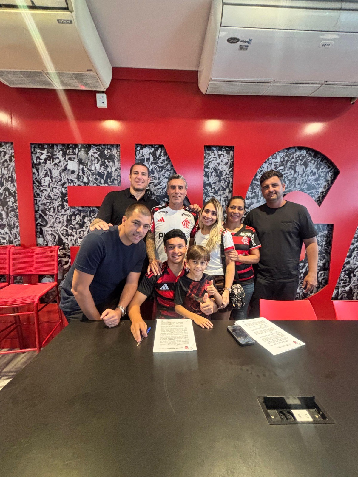 joia da base do flamengo assina primeiro contrato com multa milionária