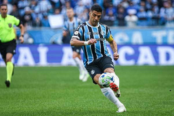 Suárez e Villasanti levam terceiro amarelo e desfalcam o Grêmio contra o Santos