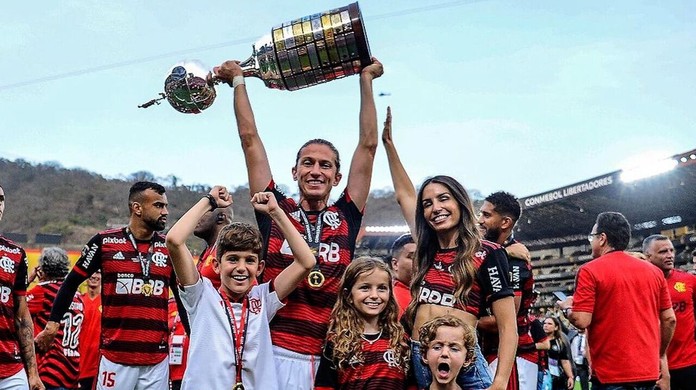 Após ser criticado no Flamengo, Isla desabafa: É hora de me aposentar