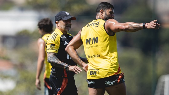 Sampaoli nega que reclamação levou Hulk à reserva do Atlético-MG: "Falo diretamente, não pela imprensa" - Foto: (Pedro Souza / Atlético-MG)