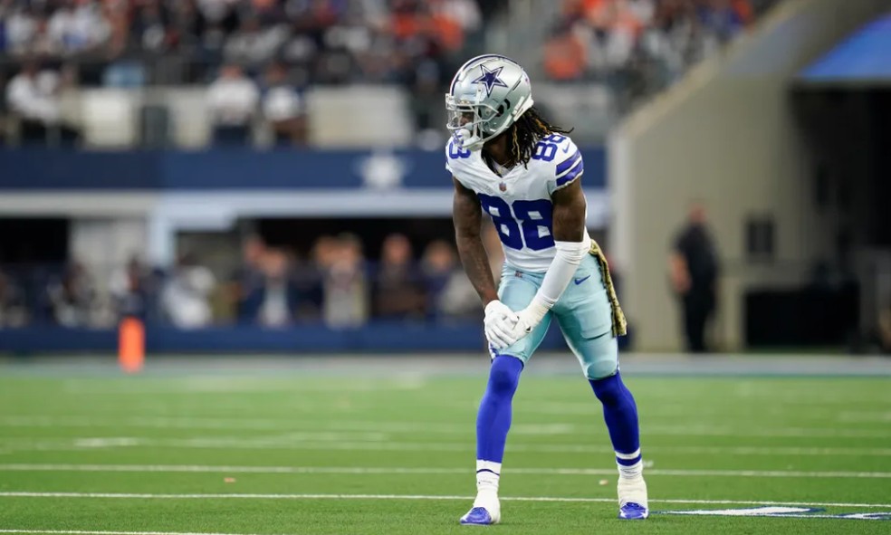 Ceedee Lamb em ação contra o Denver Broncos — Foto: AP Photo/Matt Patterson