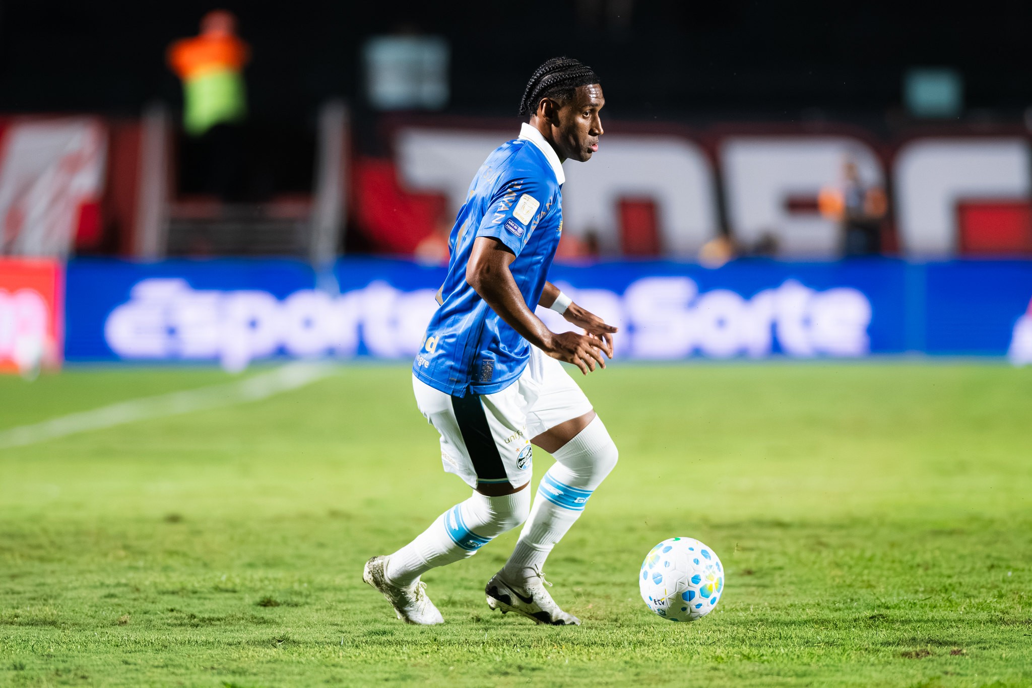 Veja as alternativas de Luís Castro para montar o ataque do Grêmio contra o Vasco