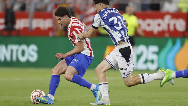 Atlético de Madrid x Real Sociedad - Julián Álvarez e Jon Martín duelam
