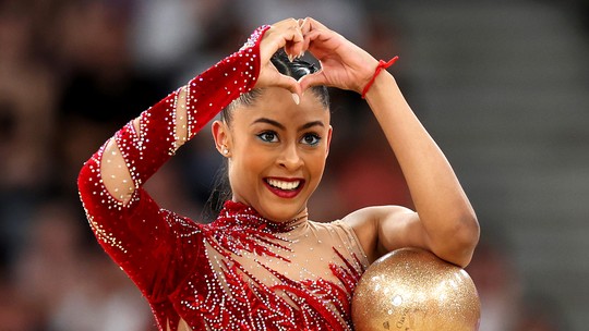 Superação e feitos inéditos: quem é Bárbara Domingos, finalista na ginástica rítmica nas Olímpiadas