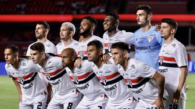 Time do São Paulo antes do jogo contra o Mirassol