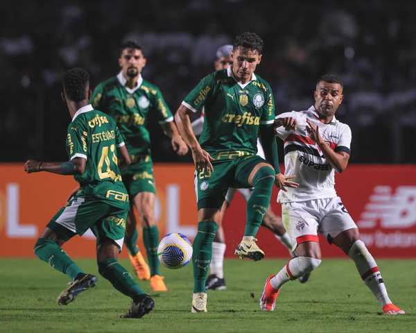 Desempenho do Palmeiras é marcado por erros em empate contra São Paulo