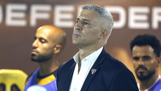 Crespo pede reforços e diz que tem tentado blindar elenco: "O São Paulo não está abandonado" - Foto: (Rubens Chiri / São Paulo FC)