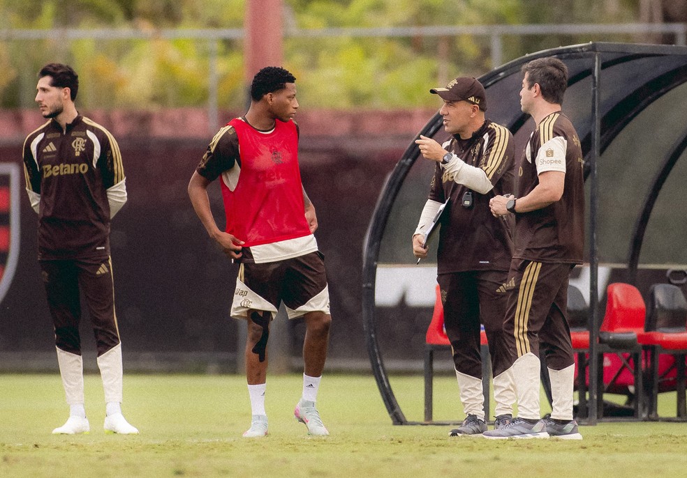 Plata e Leonardo Jardim em treino do Flamengo � Foto: Adriano Fontes / Flamengo