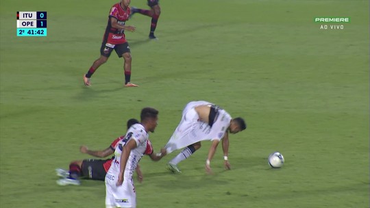 Marcação do Ituano tenta parar Cássio Gabriel e rasga camisa do jogador do Operário - Programa: Futebol Nacional 