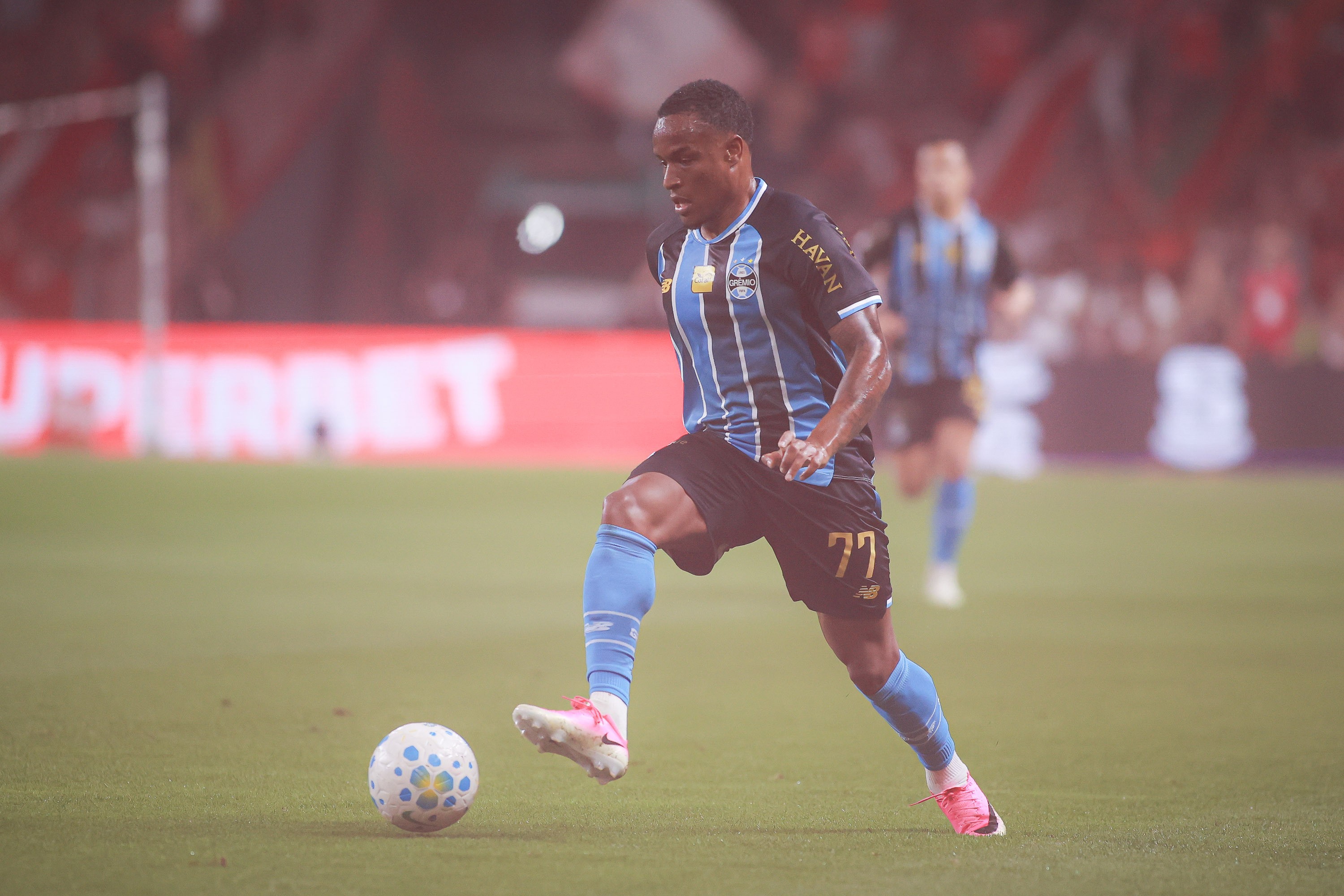 Jovane Cabral durante treino do Grêmio