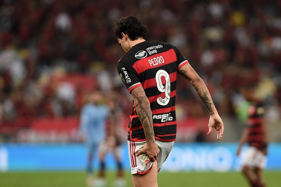 Pedro sente posterior da coxa direita e é substituído contra o Bolivar — Foto: Alexandre Durão