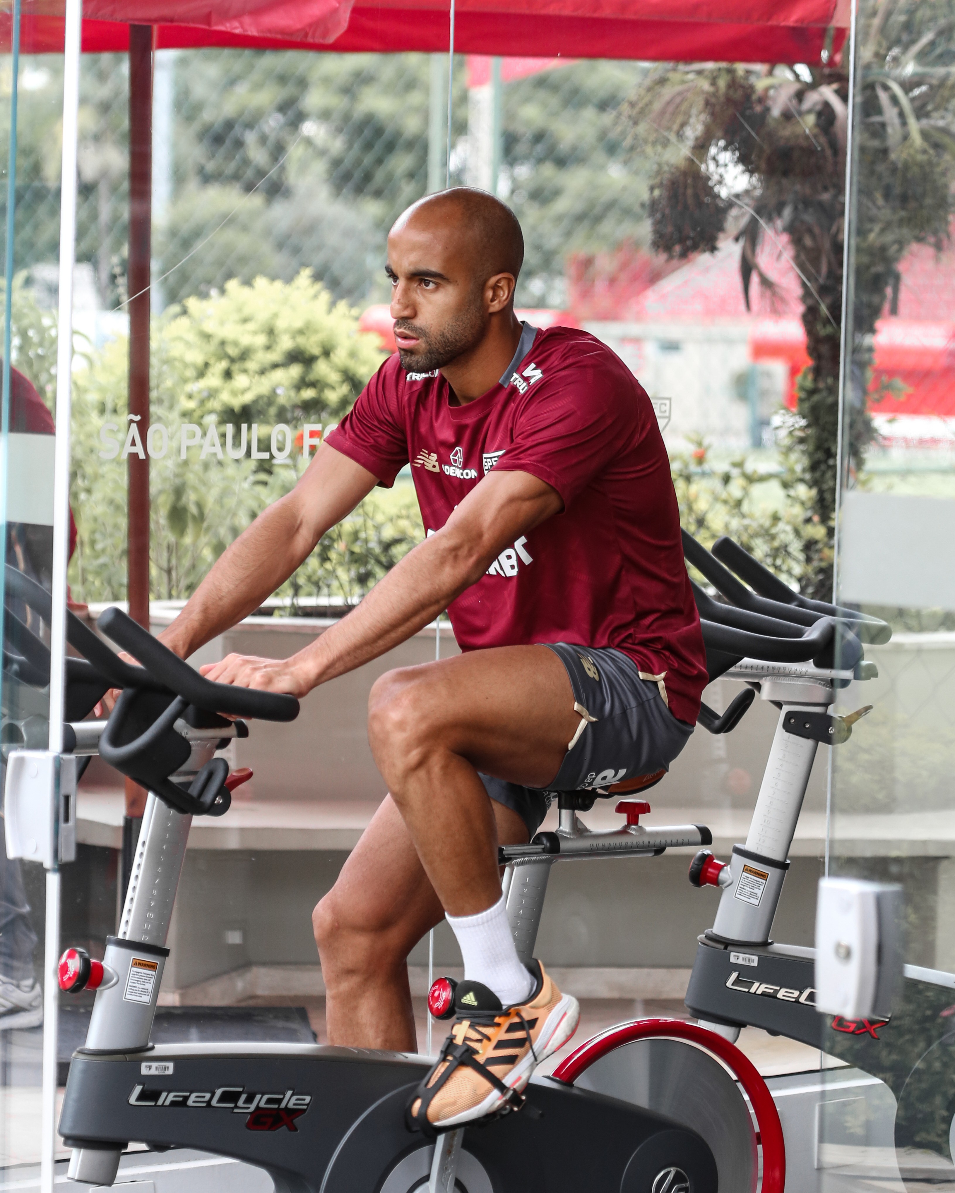 Lucas Moura projeta data de volta aos gramados pelo São Paulo
