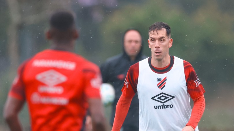Escalação do Athletico: defesa tem retorno de titular, mas destaque no ataque vira baixa