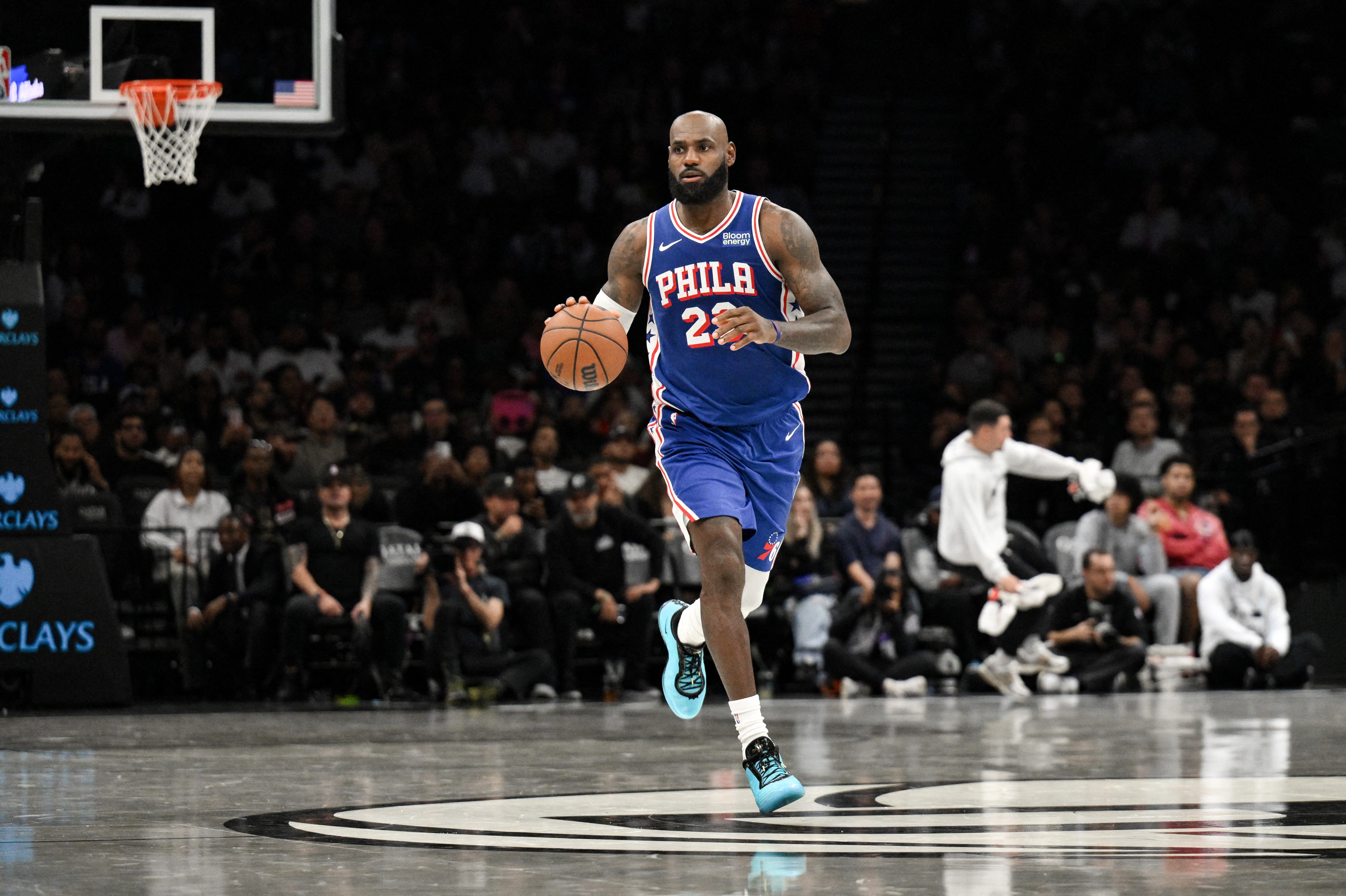 LeBron James estreia com derrota na pré-temporada pelo 76ers