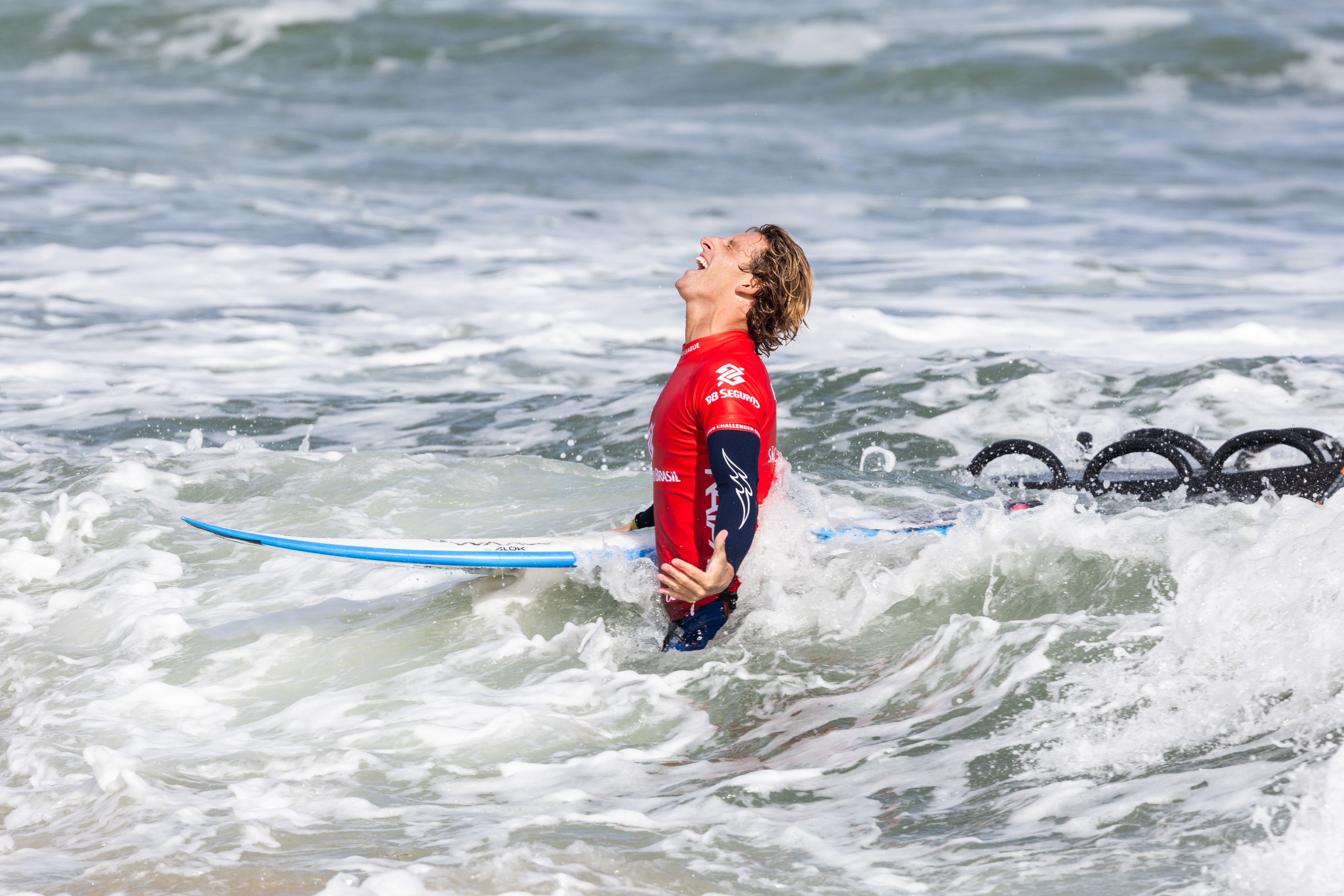 Brasileiro é primeiro surfista do Challenger Series a se classificar para a elite da WSL em 2026