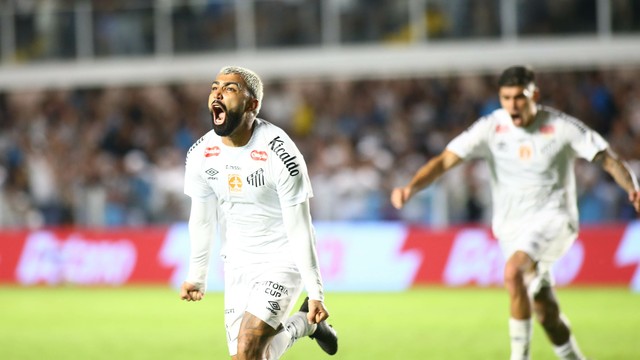 Gol de Gabigol, do Santos, contra o Corinthians