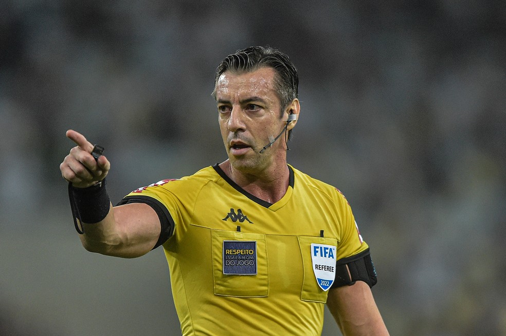 POLÊMICA NO CLÁSSICO! Arbitragem gera controvérsia e pode trazer problemas nos bastidores!