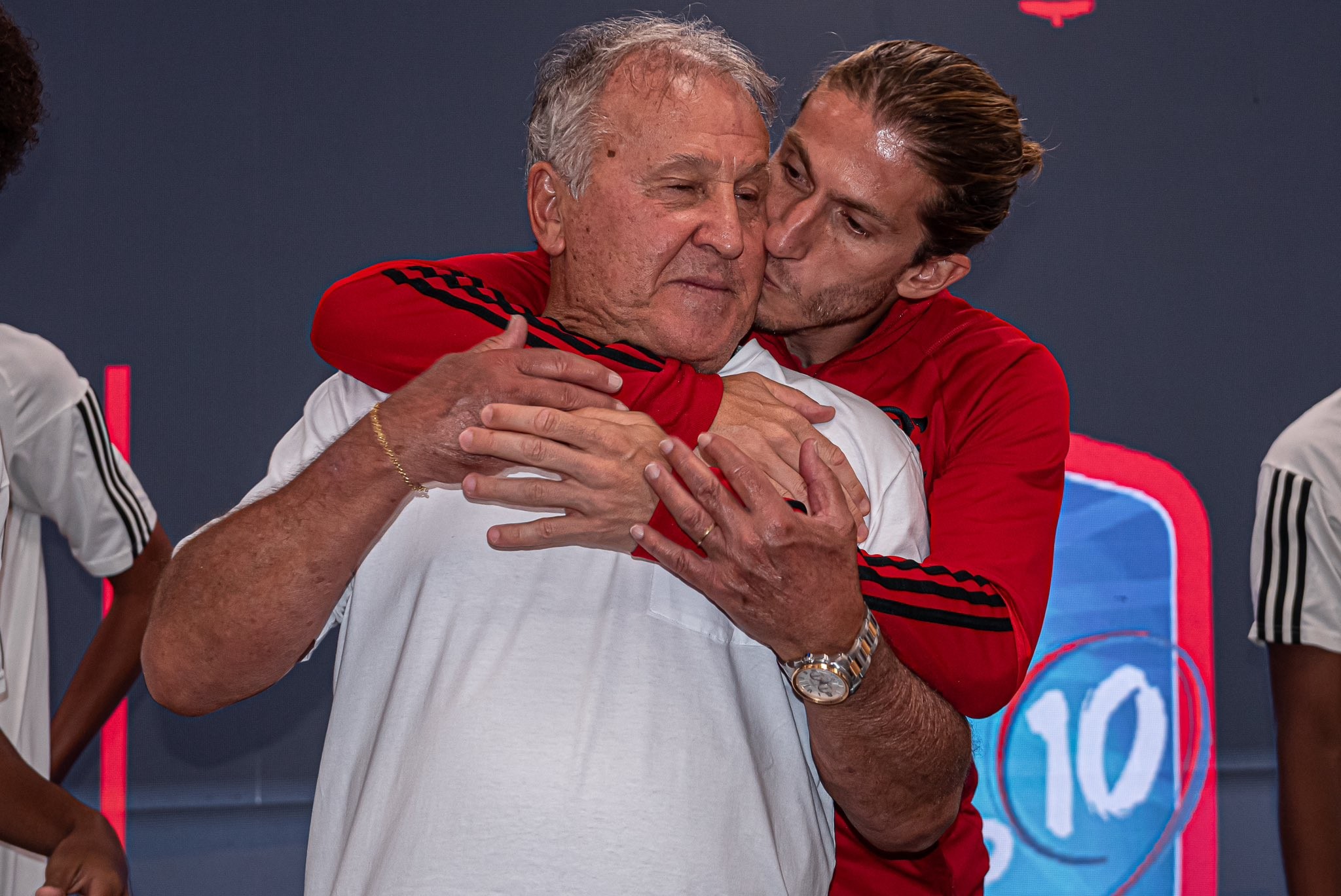 Zico aposta na força do Flamengo e torce por renovação, mesmo sem Filipe Luís no elenco