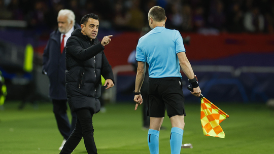 Xavi detona arbitragem de Barcelona x PSG na Champions: "Um desastre" - Foto: (EFE)
