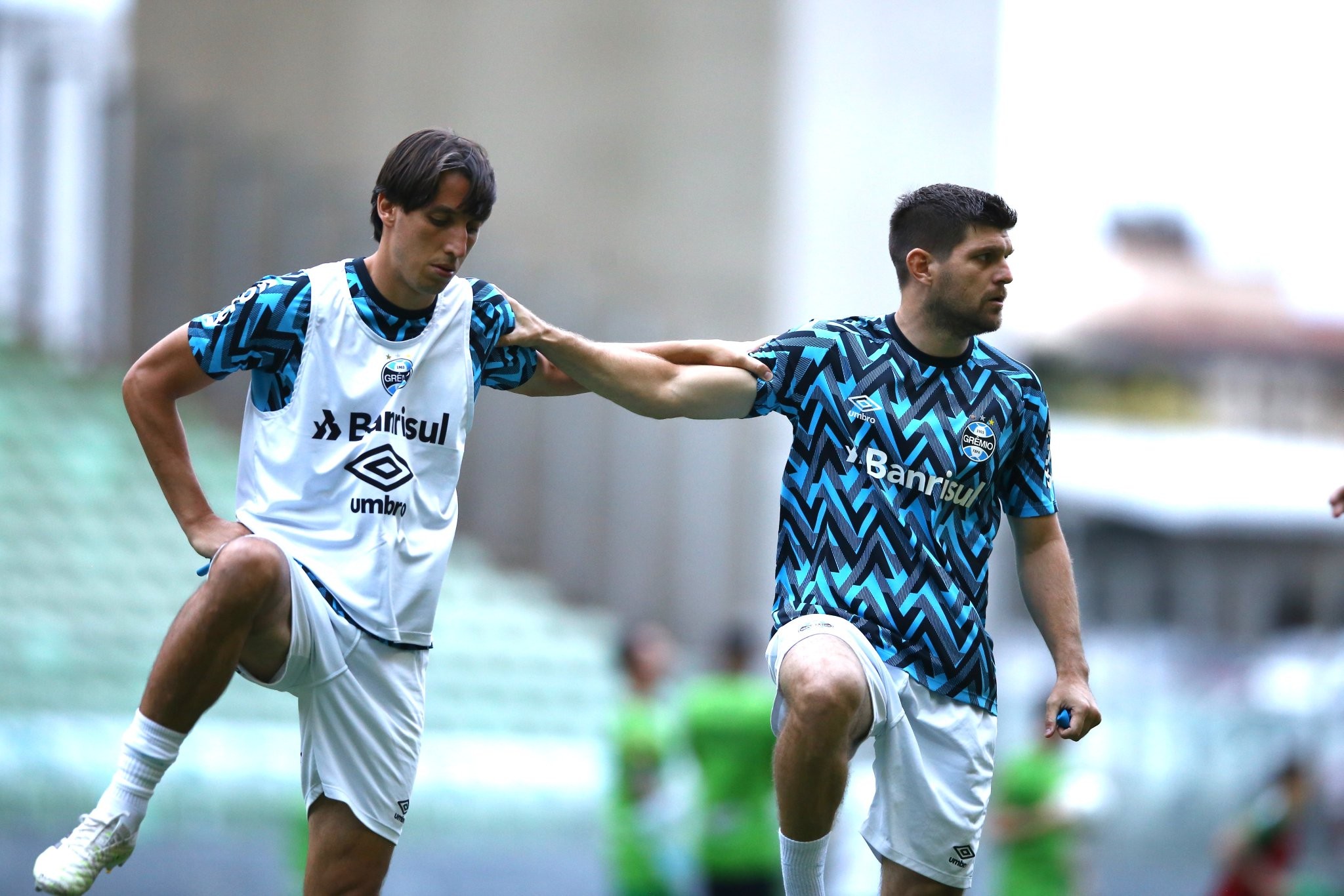 Geromel e Kannemann podem iniciar quatro jogos seguidos juntos no Grêmio após quase cinco anos