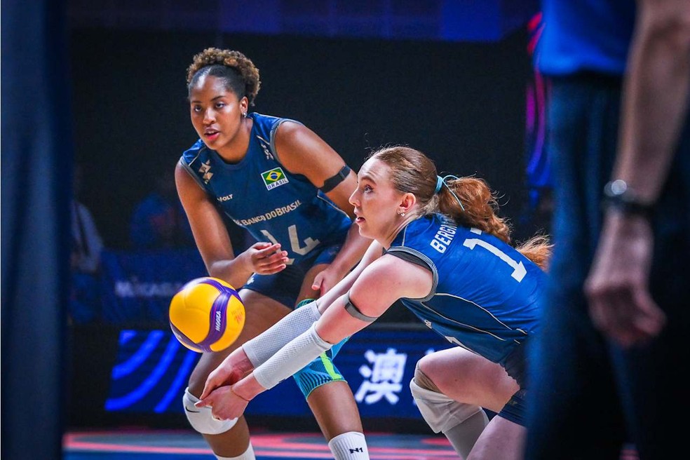 Julia Bergmann e Ana Cristina são referências no ataque brasileiro — Foto: Volleyball World