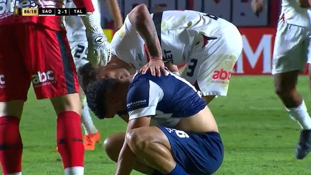 Navarro chora em São Paulo x Talleres