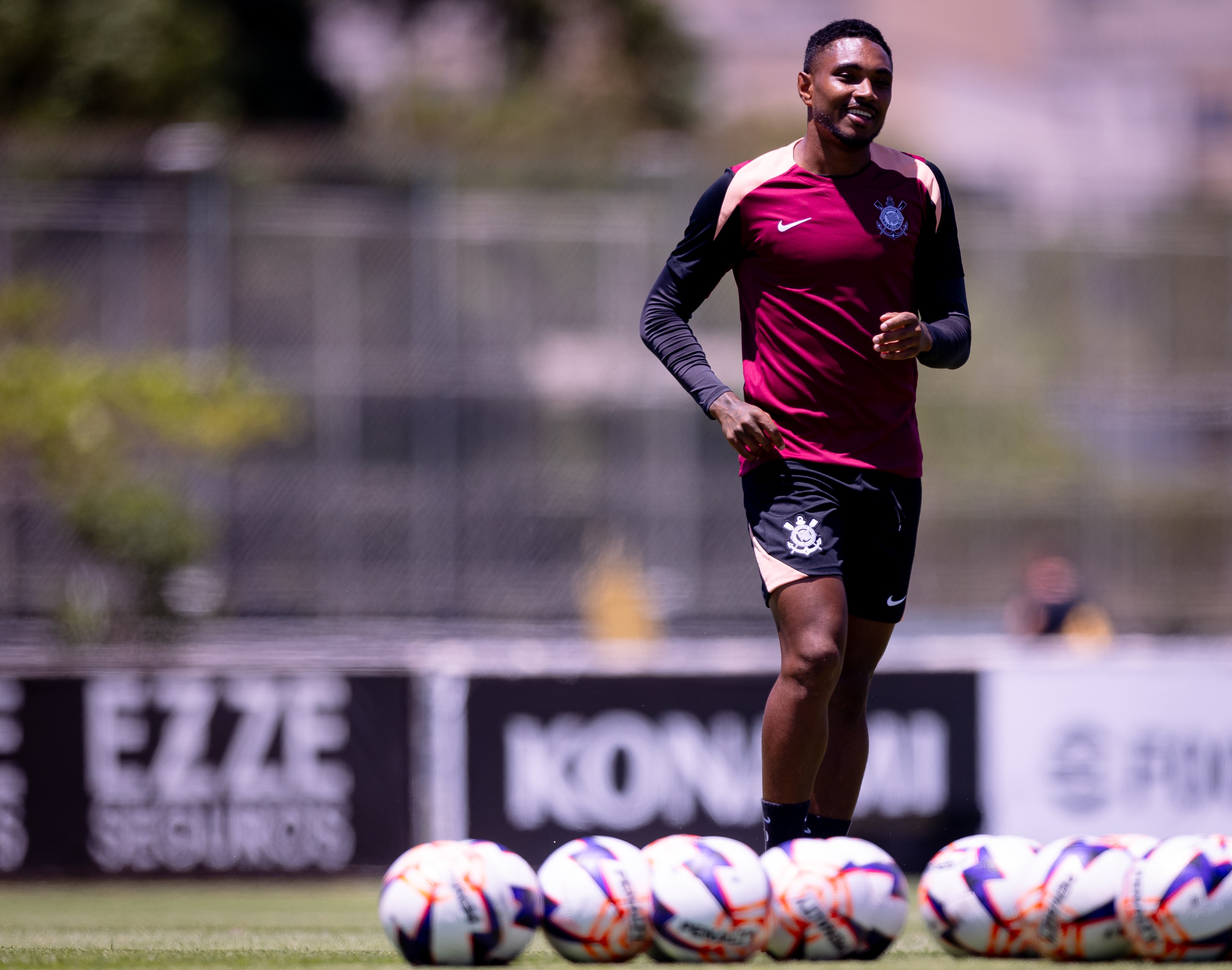 Desfalque há quase um mês, Vitinho tem lesões e só volta ao Corinthians depois da Copa