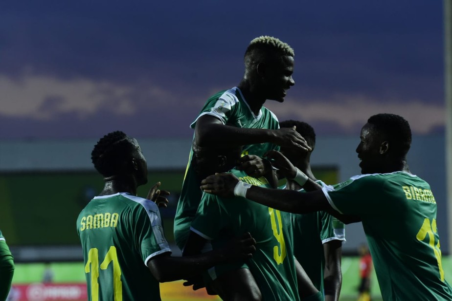 Futebol: Senegal arrecadou o troféu do CAN Sub-17, ultimo campeão mundial  de futebol masculino 