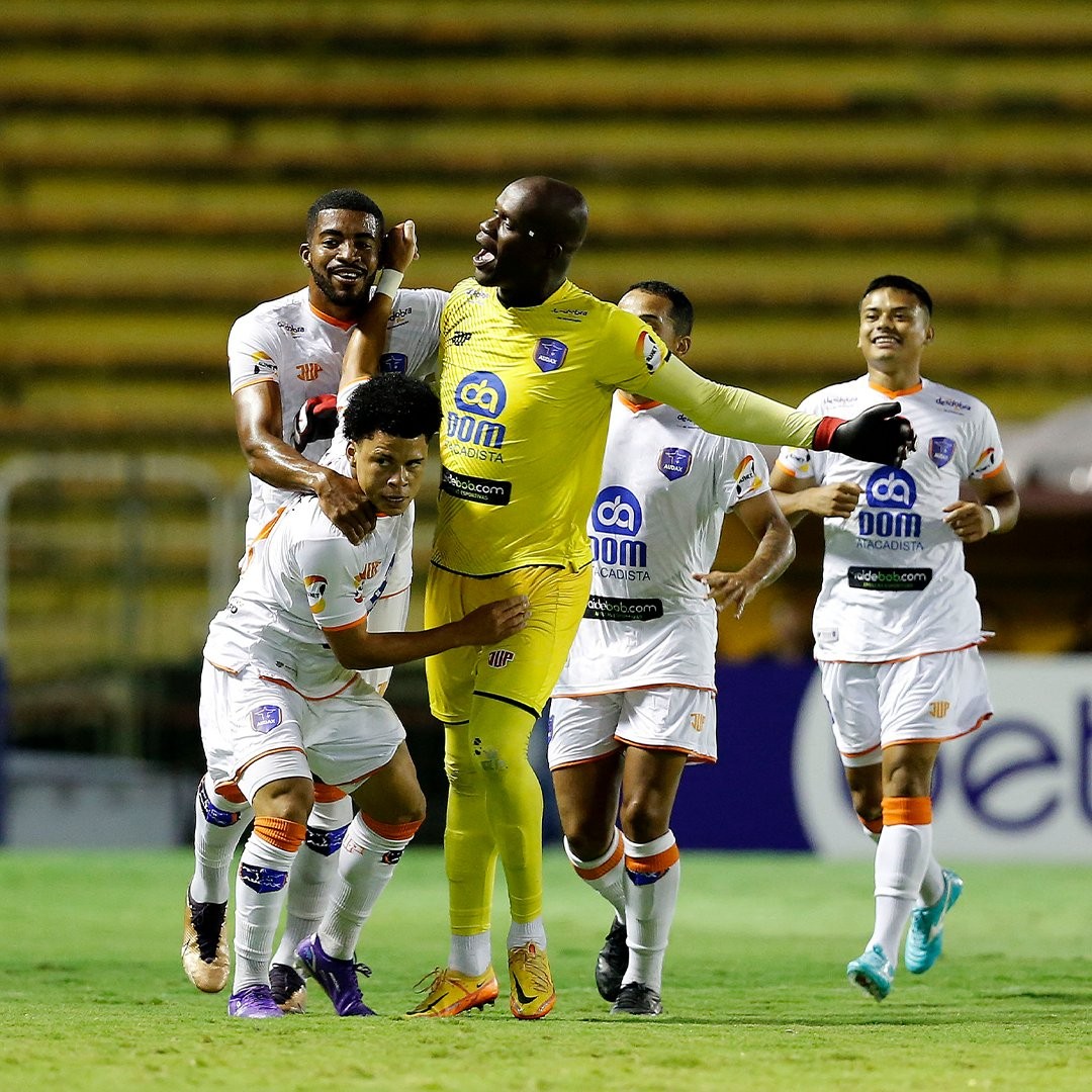 Com sondagens de grandes do Rio, Emerson Urso tem pré-contrato com a ...