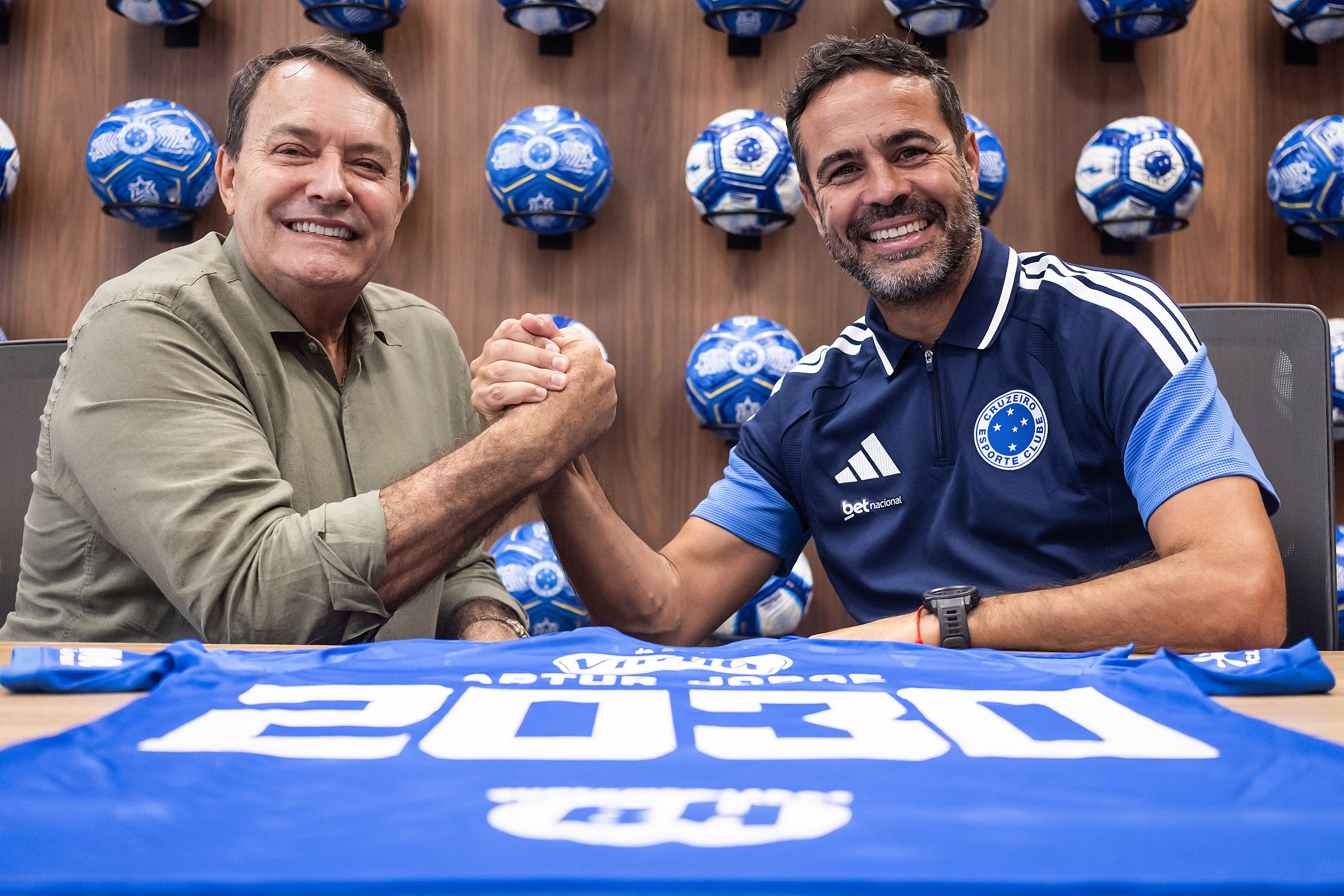 Presidente do Cruzeiro defende trabalho de Artur Jorge: "Plano de cinco anos, não de um jogo"
