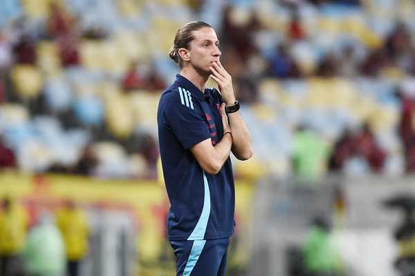 Filipe Luís Confirma Danilo como Disponível na Supercopa pelo Flamengo