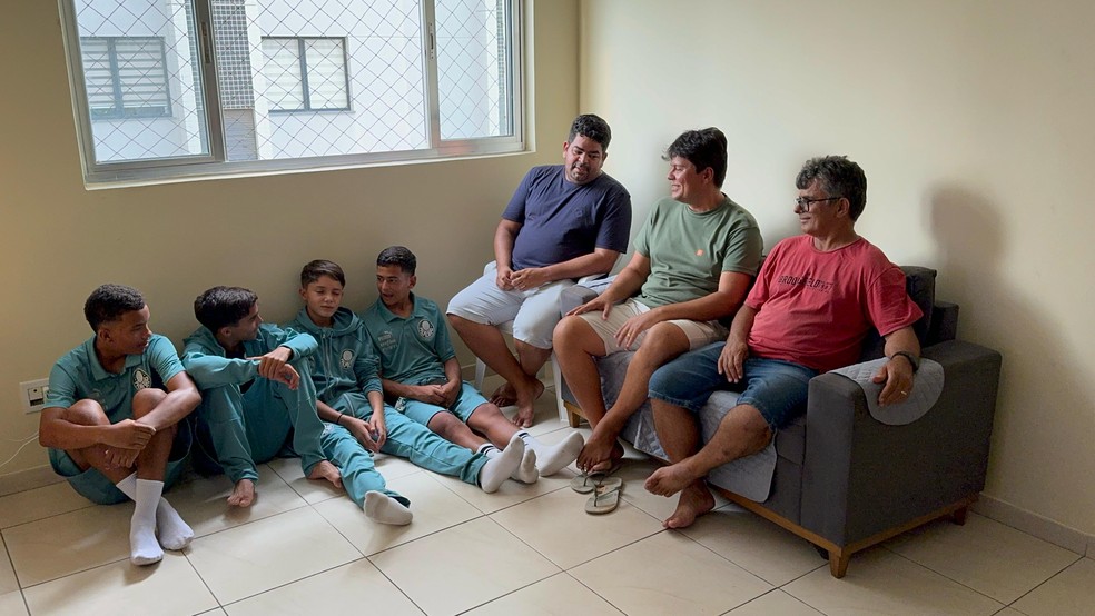 Murilo, Kayky, Miguel e Davi, joias paraibanas do Palmeiras, e seus pais ? Foto: Divulgação / Lucas Barros