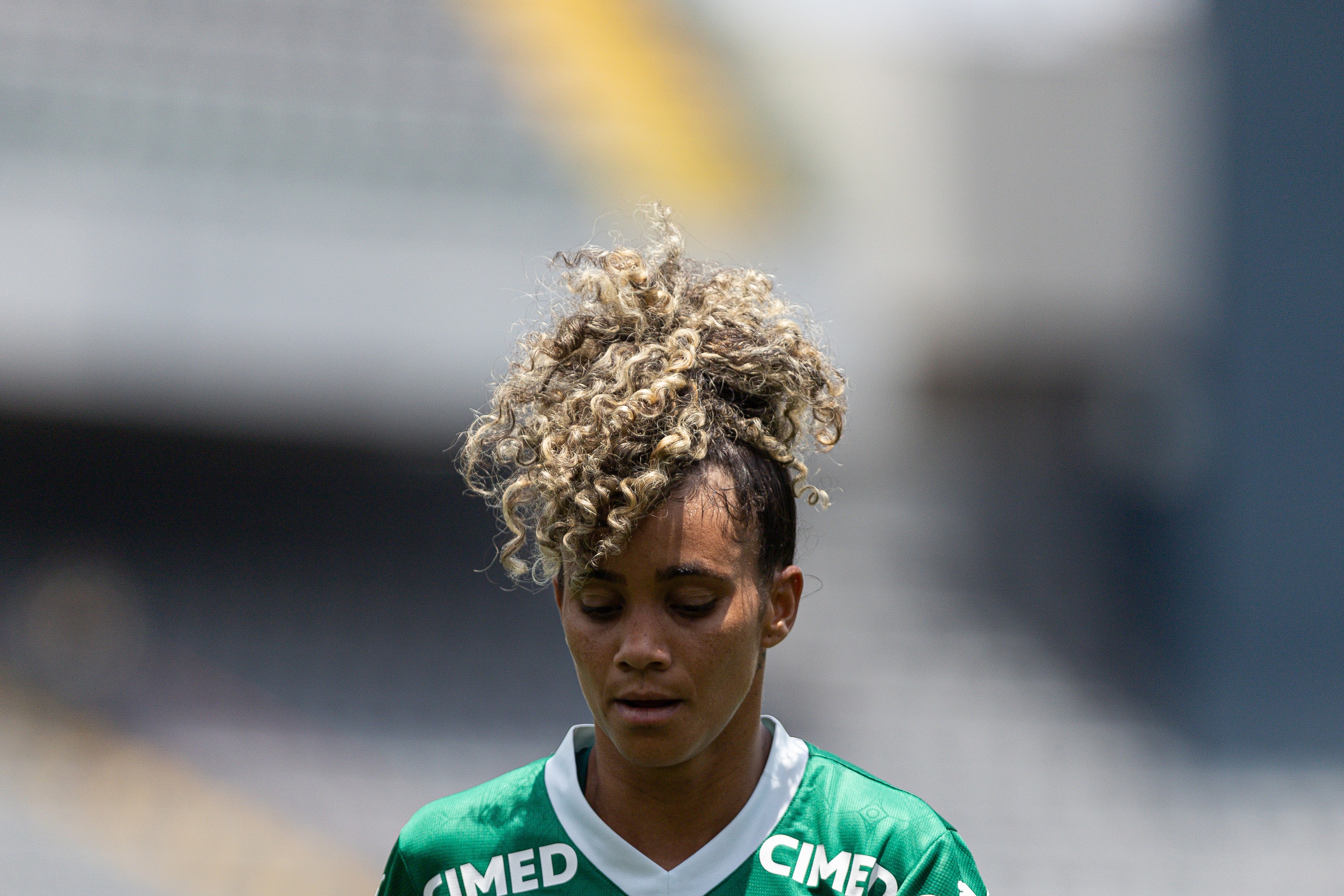 Meia do Palmeiras Feminino revela inspiração na avó e busca força na final decisiva