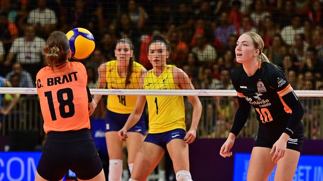 Camila Brait faz defesa em Conegliano x Osasco