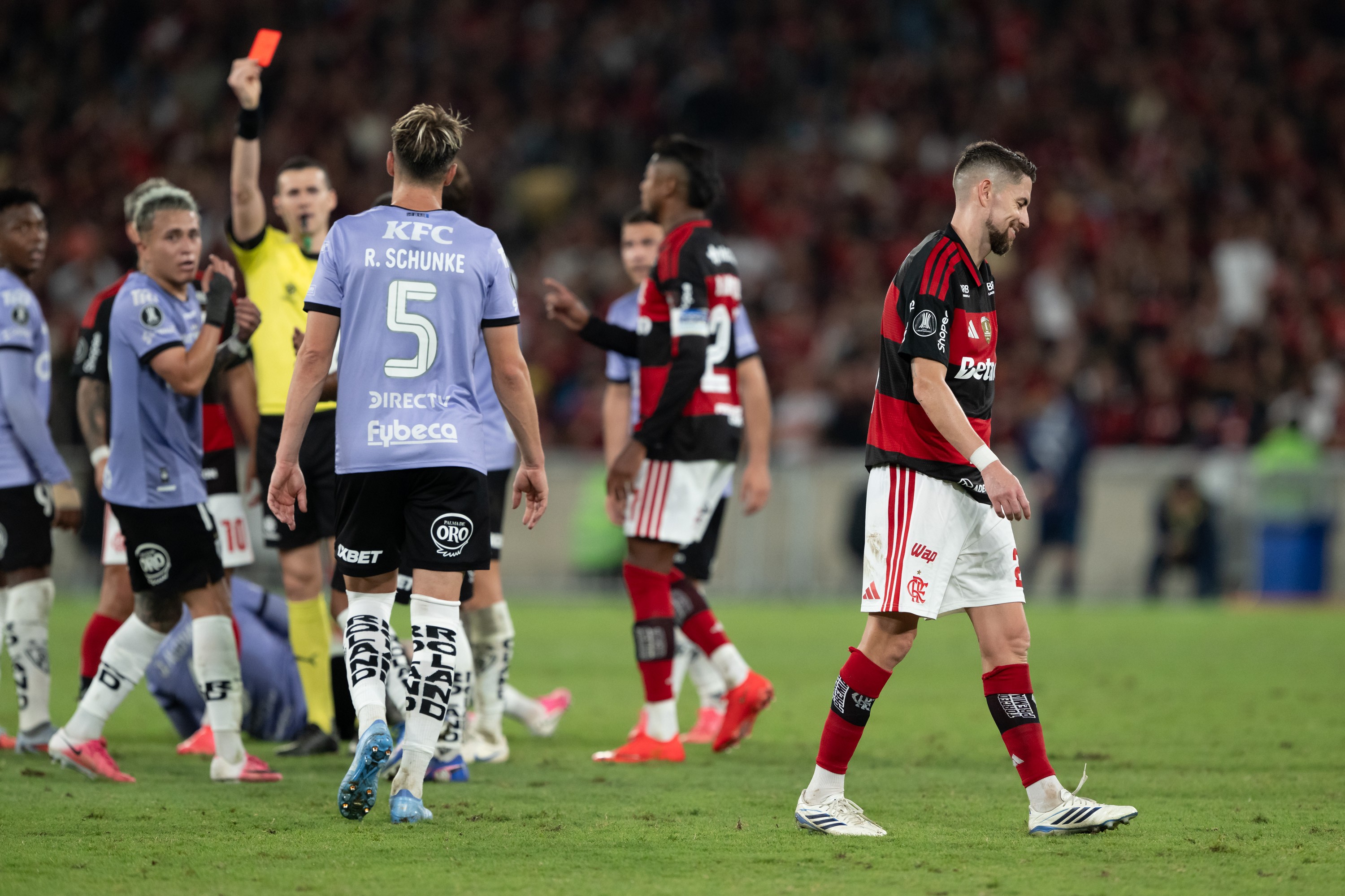 Jorginho de uniforme do Flamengo durante partida da Libertadores