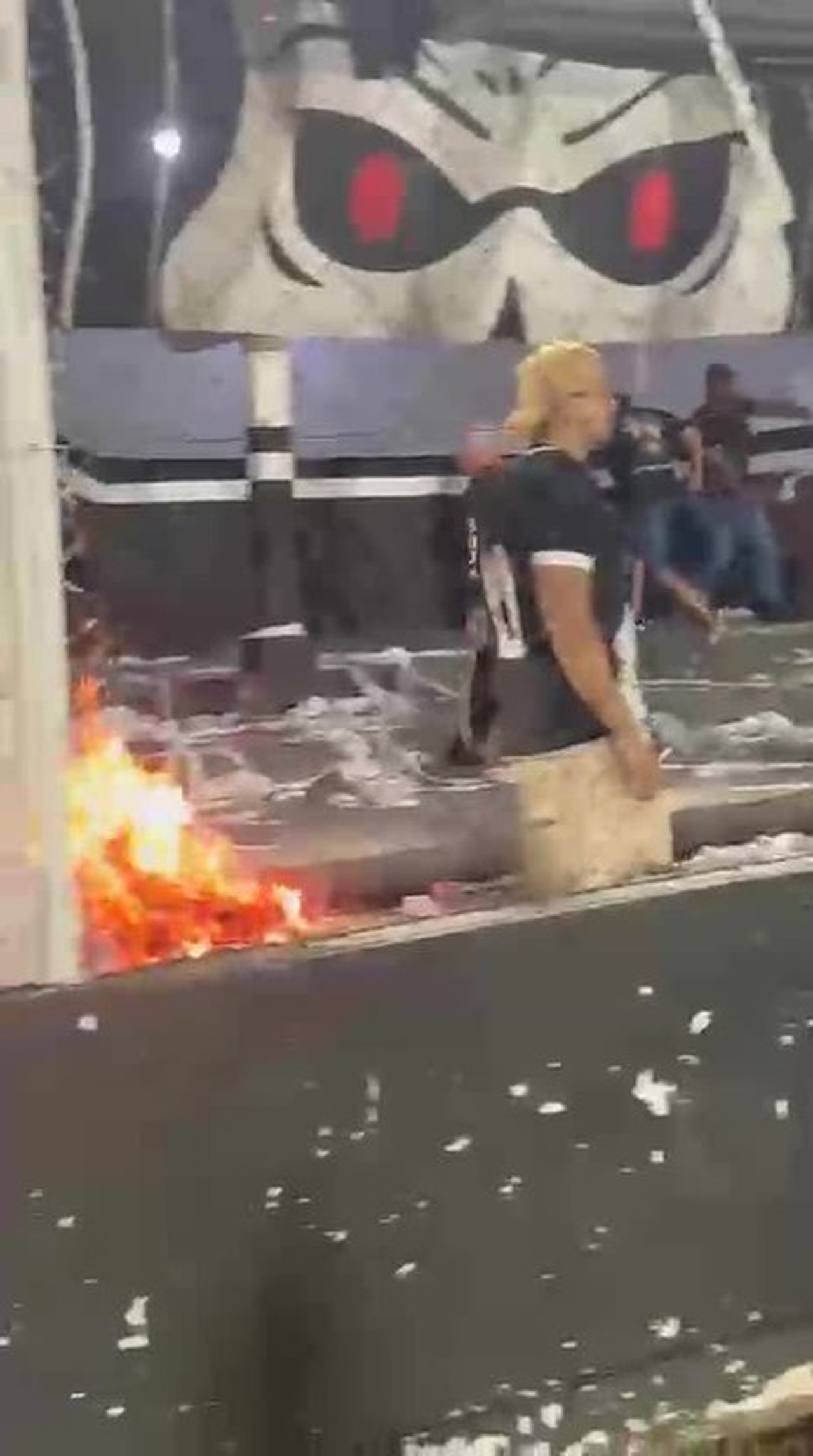 Série D tem fogo, spray de pimenta e ônibus com vidro quebrado