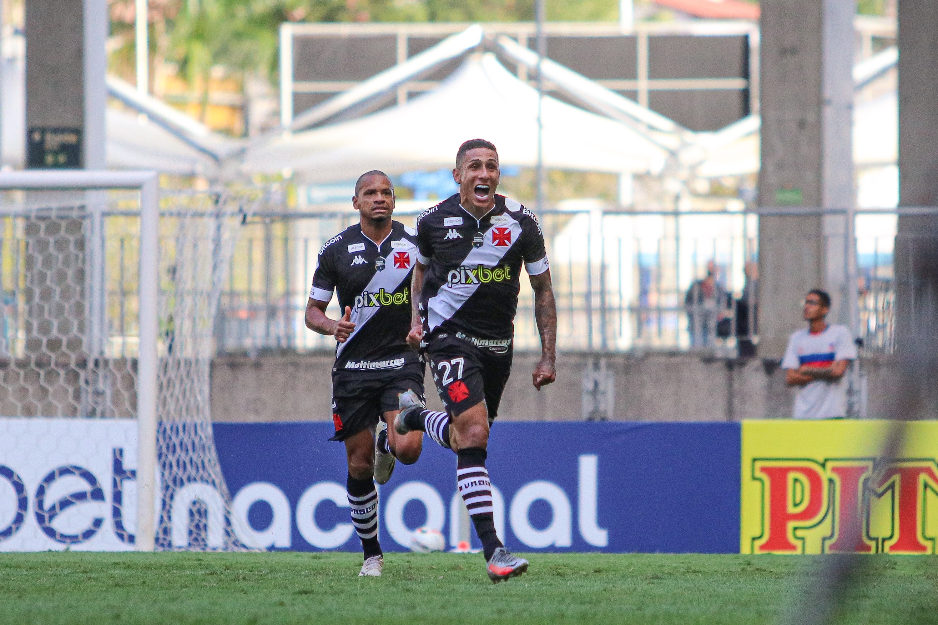 Chapecoense fecha contratação de lateral-direito ex-Vasco