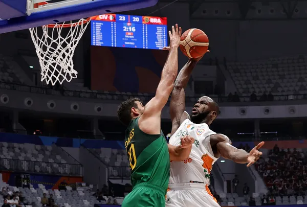 Seleção masculina de basquete vence Costa do Marfim de garante vaga na  próxima fase do Mundial - Jogada - Diário do Nordeste