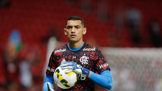 Após concretizar venda, Flamengo costura acordo com Fortaleza para ter Santos até o fim de janeiro